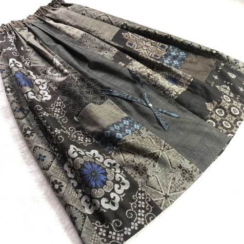 【一点物】大島紬 × 3種龍郷柄入パッチワーク スカート＊裏地シルク＊ポケット付 日本／大島紬】アンティーク大島紬の巻スカート パッチワーク 龍郷青