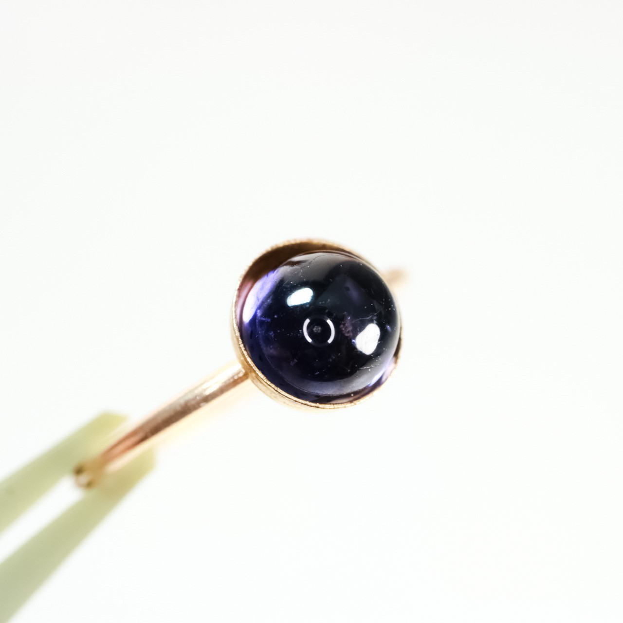 【14Kgf】6ｍｍ石　アイオライト　引っ掛かりのないベゼルタイプ　天然石リング