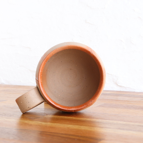 備前焼　丸いコーヒーカップ【緋襷】【A】〈陶器・コーヒーカップ・コップ〉 4枚目の画像