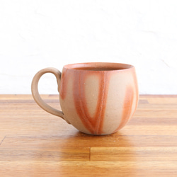 備前焼　丸いコーヒーカップ【緋襷】【A】〈陶器・コーヒーカップ・コップ〉 2枚目の画像