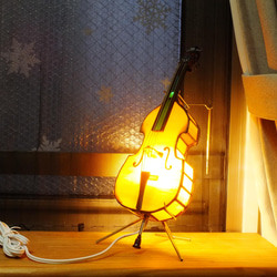 コントラバス；ステンドグラスとＬＥＤ電球のランプ 55-2 1枚目の画像
