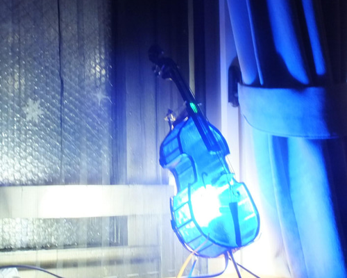 きらきらダークブルーのコントラバス ステンドグラスとLED