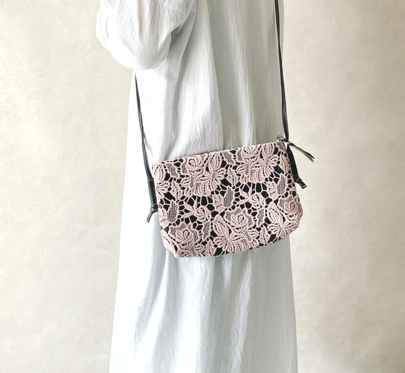 エレガント クレール サコッシュ 本革 ブラック × レース ローズピンク
