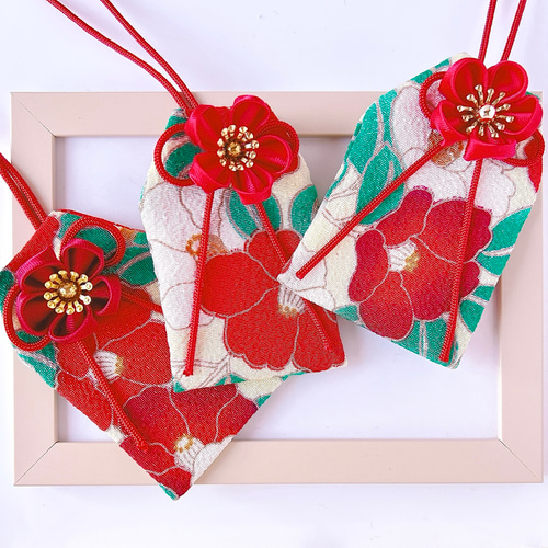 モダン椿」（サイズオーダー可）元巫女が作る花のお守り袋 その他