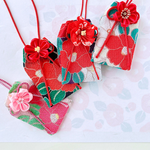 モダン椿」（サイズオーダー可）元巫女が作る花のお守り袋 その他