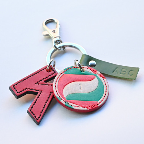 卒業・卒団記念に！[バレーボール（molten）キーホルダー] 背番号刻印