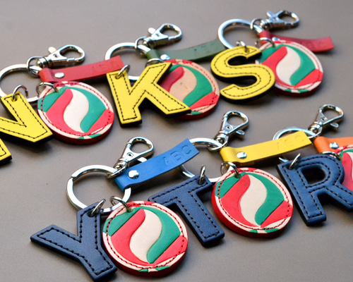 卒業・卒団記念に！[バレーボール（molten）キーホルダー] 背番号刻印