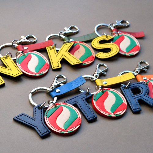 卒業・卒団記念に！[バレーボール（molten）キーホルダー] 背番号刻印