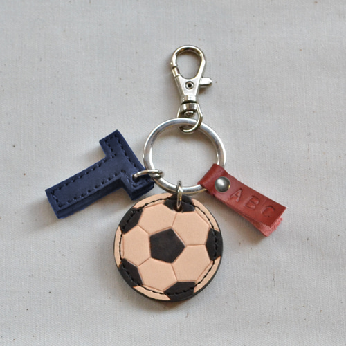 卒業・卒団記念に！[サッカーボールキーホルダー] 背番号刻印