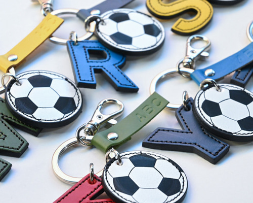 限定セール】卒業・卒団記念に！[サッカーボールキーホルダー] 背番号