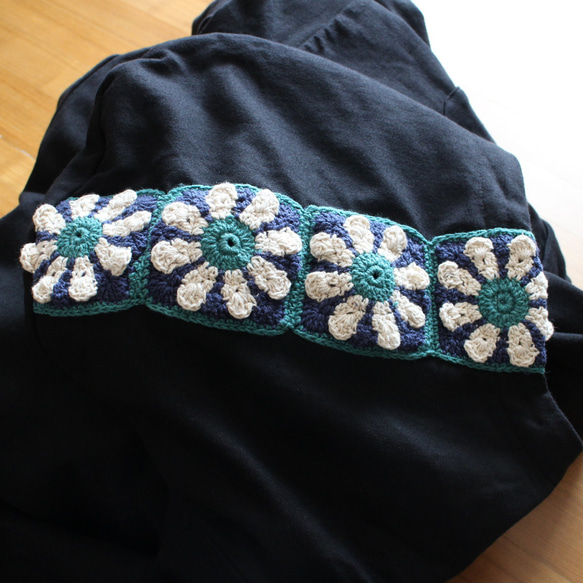 翻新再次上架 x 3 * 露肩高領衫 * 花卉鉤邊連帽衫 * 抓絨內襯 * 套頭衫 * 連帽衫 * 黑色 第10張的照片