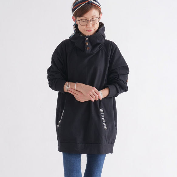 翻新再次上架 x 3 * 露肩高領衫 * 花卉鉤邊連帽衫 * 抓絨內襯 * 套頭衫 * 連帽衫 * 黑色 第3張的照片