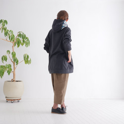 翻新再次上架 x 3 * 露肩高領衫 * 花卉鉤邊連帽衫 * 抓絨內襯 * 套頭衫 * 炭灰色 第3張的照片