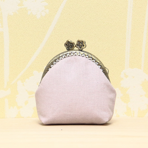 ハンドメイド手刺繍がま口ポーチ☆ Maroです シロツメクサとクローバー*°手刺繍がま口ポーチ【ハンドメイド