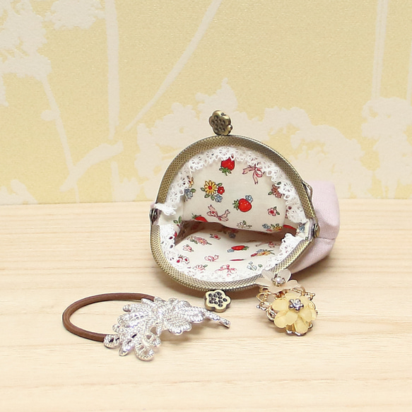 草莓刺繡 gamaguchi 迷你袋手工刺繡縫製 第5張的照片