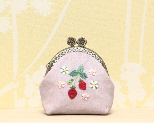 いちご 刺繍 がま口 ミニポーチ 手刺繍 縫い付け がま口