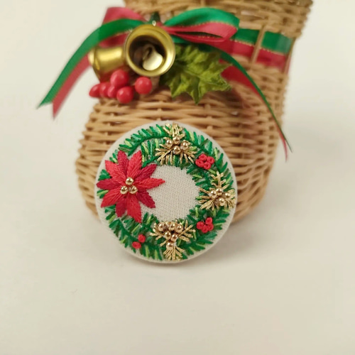 ポインセチアのクリスマスリース刺繍ブローチ（赤）or刺繍