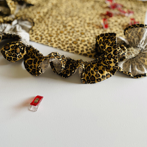 長方形のクッションみたいな フリルトートバッグ Sサイズ ヒョウ