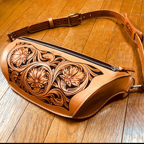 ボディバッグ 本革 カービングボディバッグ BODY BAG ボディ ボディバッグ 本革 カービングボディバッグ BODY BAG ボディ