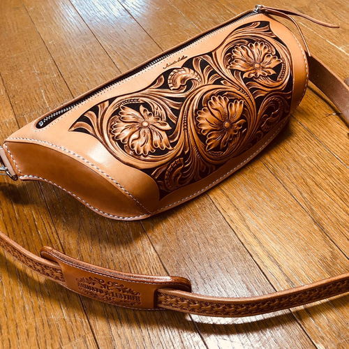 希少 SAAD カービング 本革 レザー ボディバッグ 希少 SAAD カービング 本革 レザー ボディバッグ