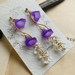 とりあえずラスト　再再販　イロアソビ　紫花と揺れるガラスチャーム　ピアス　イヤリング 1枚目の画像