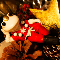【クリスマス限定衣装】サンタクロース風の山伏姿で修行をダラけてるカエルの縁起物 6枚目の画像