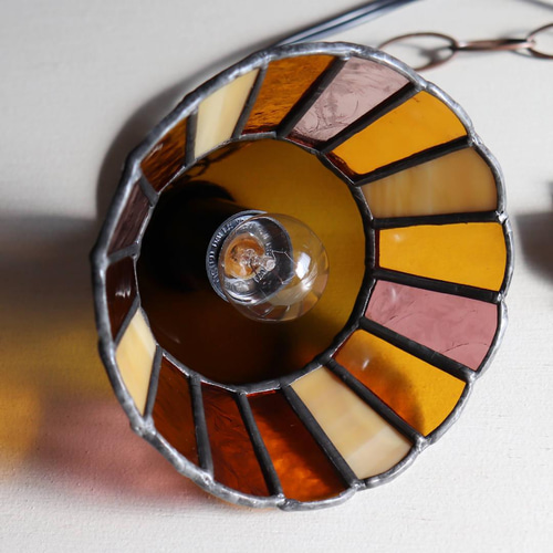 アンバー・琥珀】ステンドグラスミニペンダントライト花型｜吊下げ照明