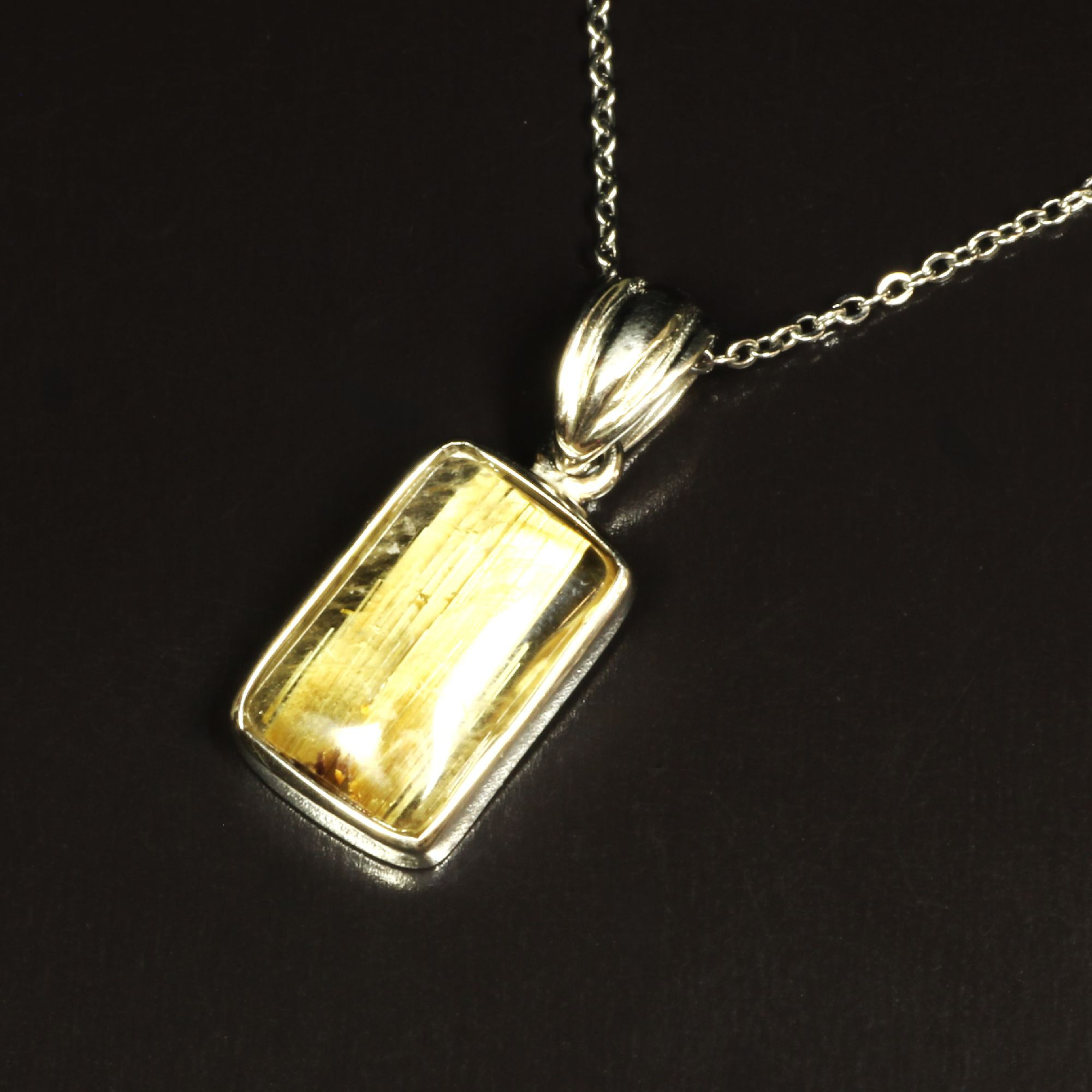 【鉄壁の金針キャッツアイ】一点物 キャッツアイルチル シルバー925 ペンダント Ｃｇｒ３ チェーン＆ケース付 ギフト