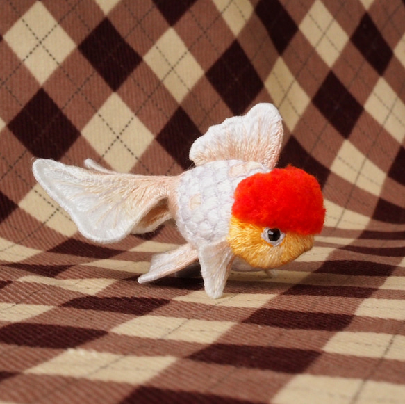 【立体刺繍オブジェ】手毬金魚 タンチョウ 「夢々-mumu」12月限定 3枚目の画像