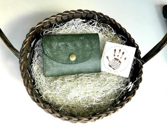 《受注制作》手縫いミニ財布改良版　普段使い、ちょっとしたお出かけにも♪  イタリアンレザー　緑系（ディープグリーン） 1枚目の画像