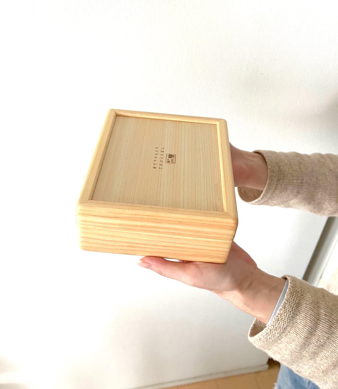 あかちゃんのためのつみきの決定版！　諸戸百年檜　蓋つき檜箱入り　箱は木曽檜の新バージョンです