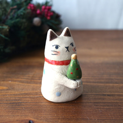 陶器で作った人形   ネコのマフィン ( クリスマスツリー ) 4枚目の画像