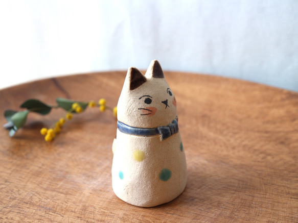 陶器で作った人形 ネコのマフィン  ( ボウタイ 1 ) 4枚目の画像