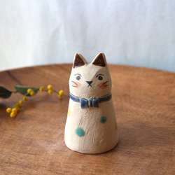 陶器で作った人形 ネコのマフィン  ( ボウタイ 1 ) 1枚目の画像