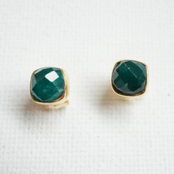 Dyed Emerald Square earrings エメラルドスタッドピアス　エメラルド 2枚目の画像