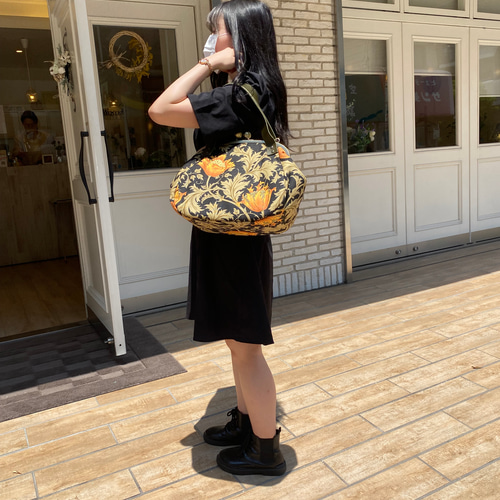 とっても大きい！がま口バッグ ウィリアムモリスアネモノ柄黒