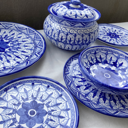 絵皿 26cm 大皿 幾何学模様 マヨリカ焼き イタリア陶器 青いお皿 絵皿 26cm 大皿 幾何学模様 マヨリカ焼き イタリア陶器 青いお皿