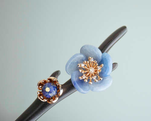 天然石による青い花のかんざし 天然石ブルーアベンチュリン 木製 黒檀