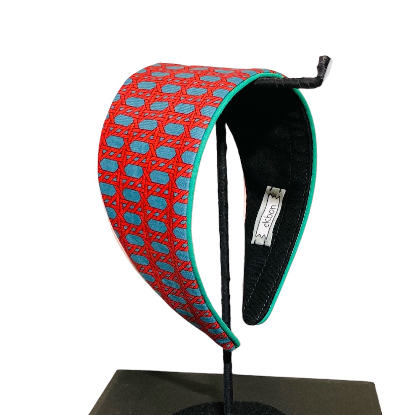 【カチューシャ ブリジット (幅広)】ジオメトリック柄〈グレー×赤　パイピング：ピンク×緑〉