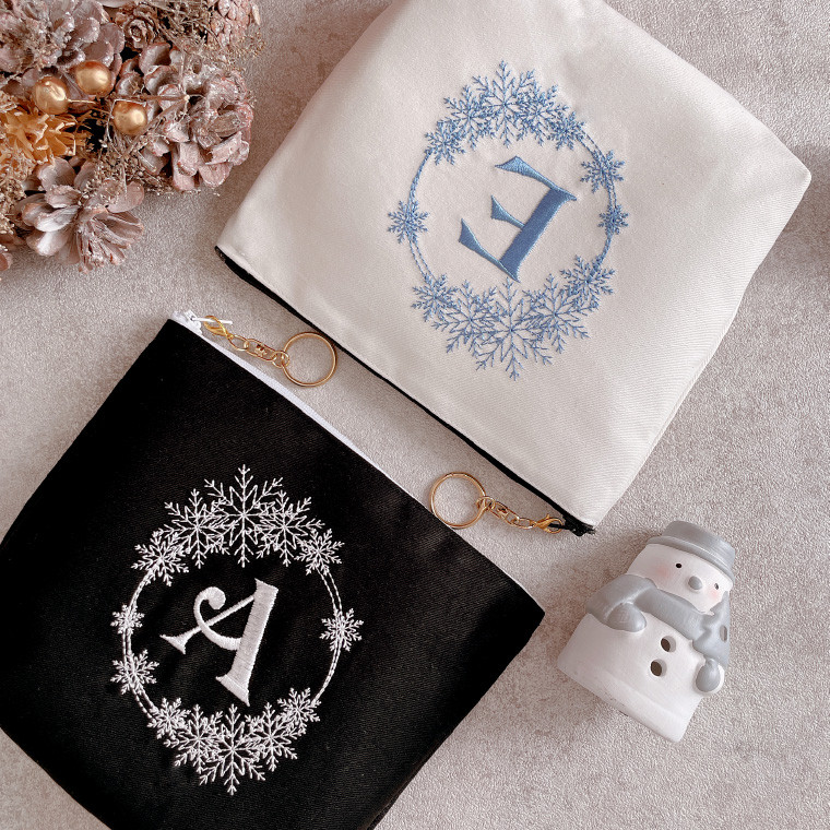 クリスマス】【ポーチ】刺繍 イニシャル オーダーメイド 雪柄
