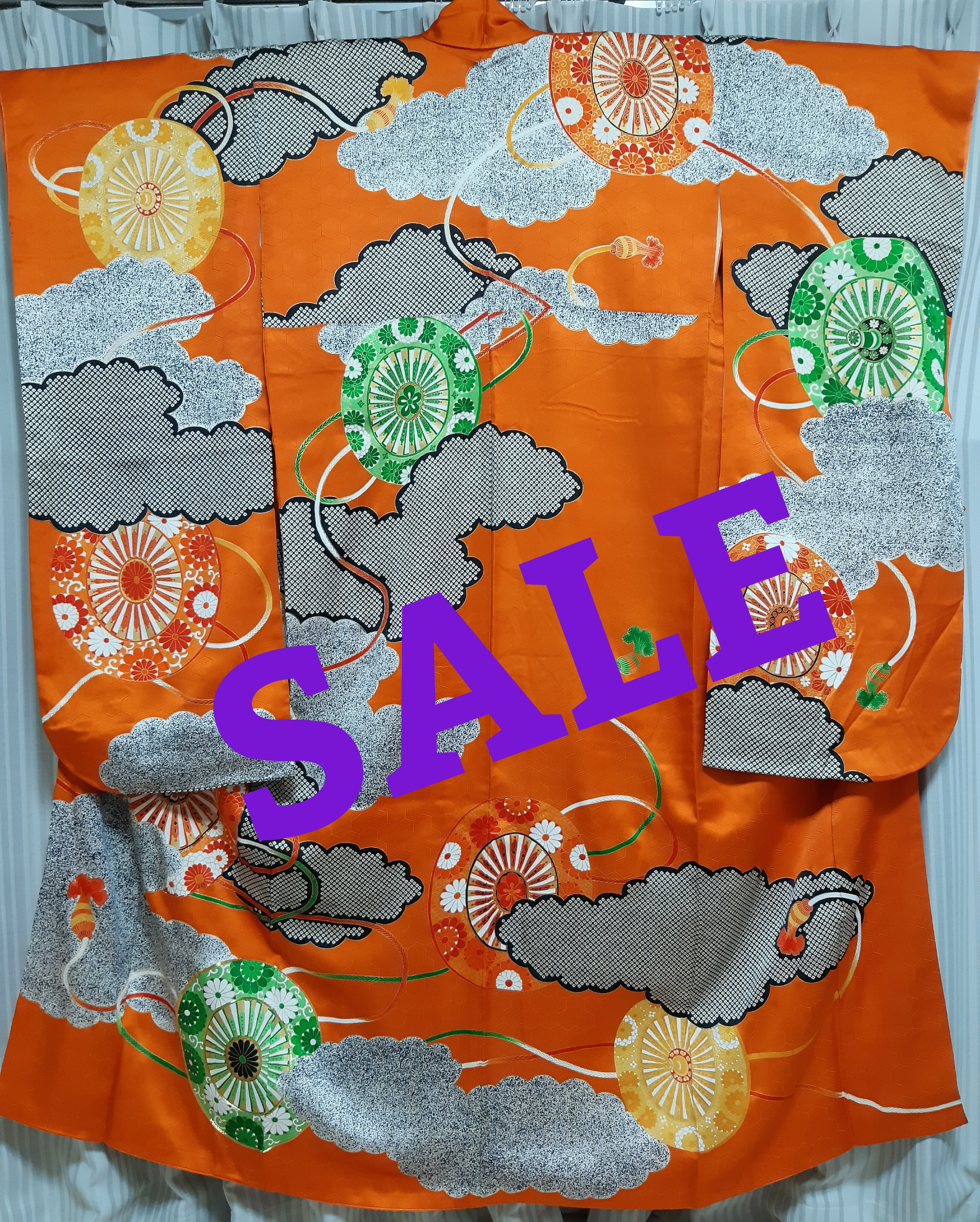 4,000円引き！【アンティーク】ワンタッチ着物　くらわん着物　正絹振り袖リメイク　朱色黒雲取組紐花車文様　(帯は別売)