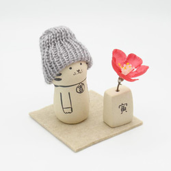 【干支置物】手作り陶人形 ニット帽をかぶった寅さん Mサイズ 3枚目の画像