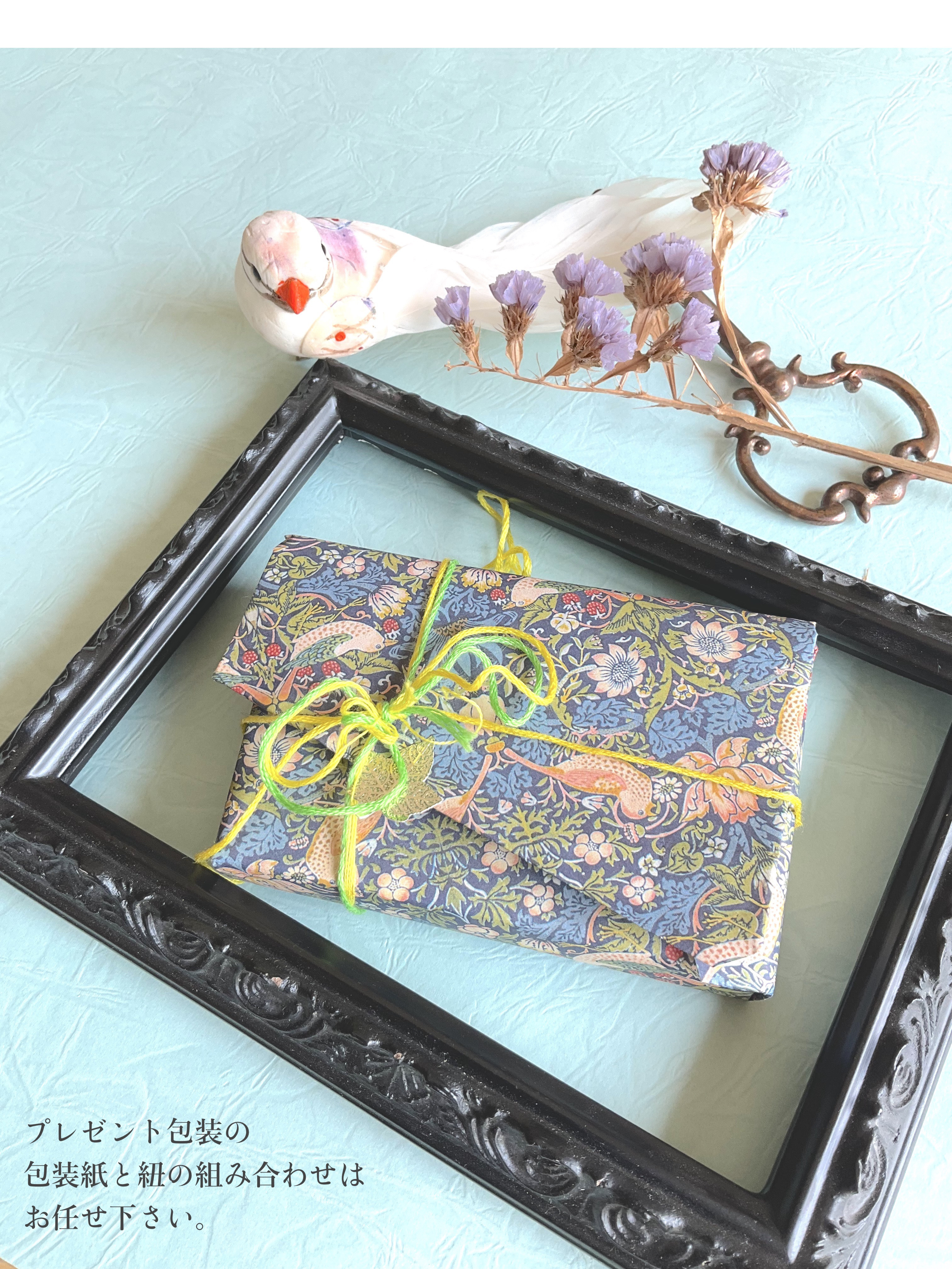 手作りガラスとスワロフスキー、ヴィンテージパーツのイヤリング（ピアス）