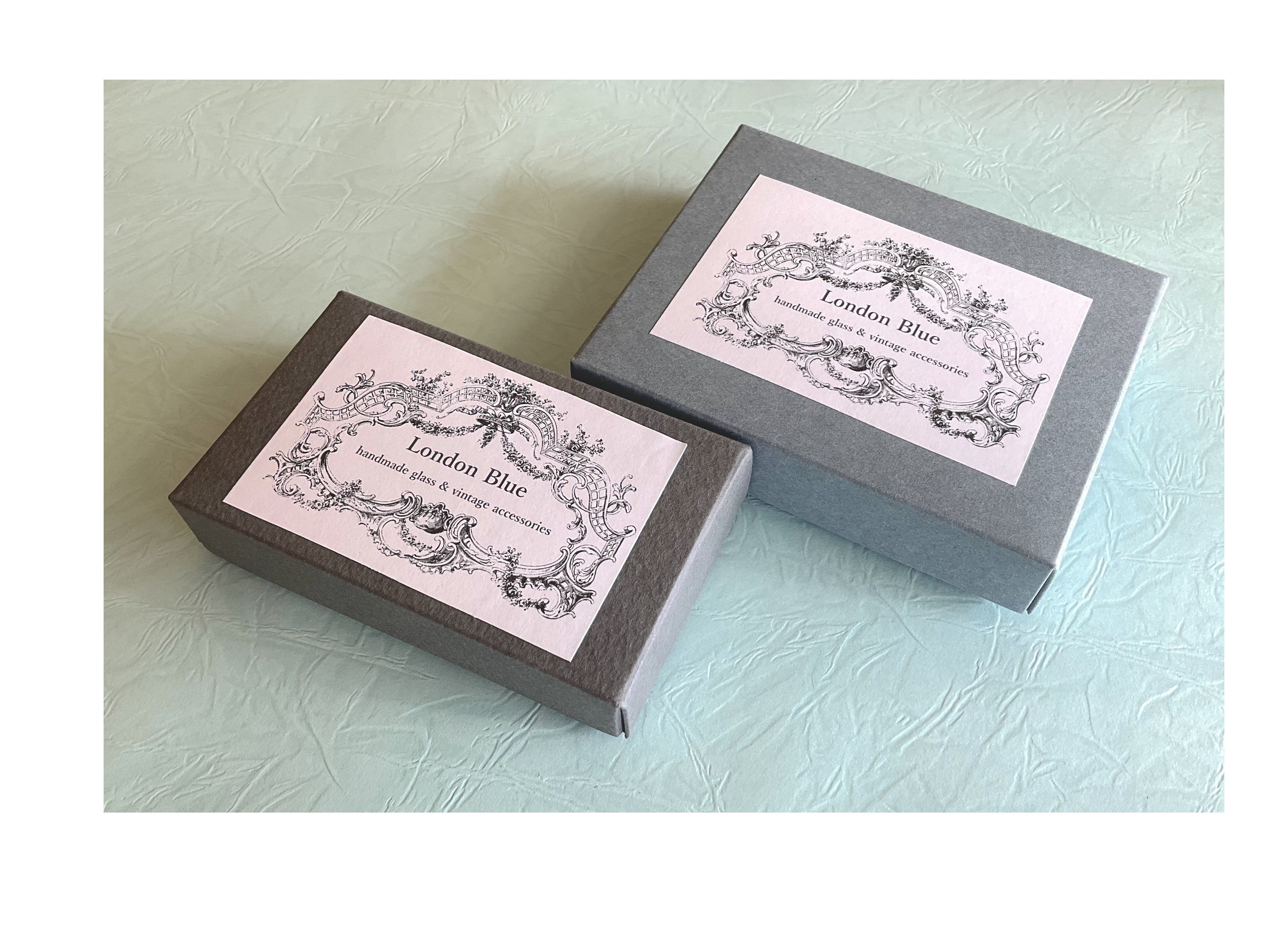 手作りガラスとスワロフスキー、ヴィンテージパーツのイヤリング（ピアス）