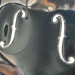 小提琴 f 形孔圖案琺瑯手提袋 M 黑色 第10張的照片