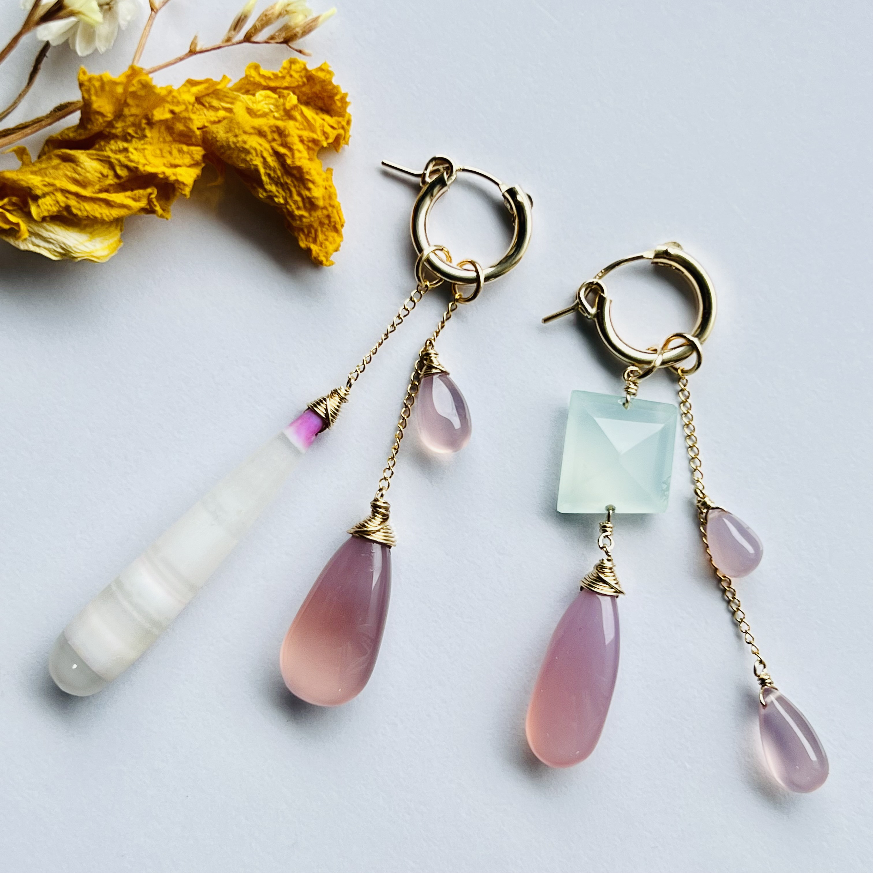 ファンシーカラー モーブカラー カルセドニー と パンデットオパール の フープピアス　14kgf