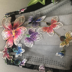 ラスト　再入荷　大好評⭐️61不織布マスクカバー　カラフル豪華刺繍黒チュールレース　肌面✨選べるシルク 3枚目の画像