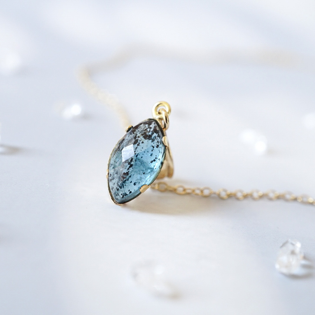「青の洞窟」モスカイヤナイト ネックレス くすみブルー 珍しい天然石 14kgf 軽い 一粒 金属アレルギー対応 母の日