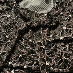 刺繍ベロアスカート。マーガレットような花の白と金の刺しゅうリボンフレアースカート 11枚目の画像