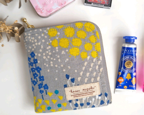 かすみ草◎Handmade L字型ポーチ❣️4点セット◎ 楽天市場】手刺繍ポーチ ミニポーチ 春の庭 Zenma ゼンマ